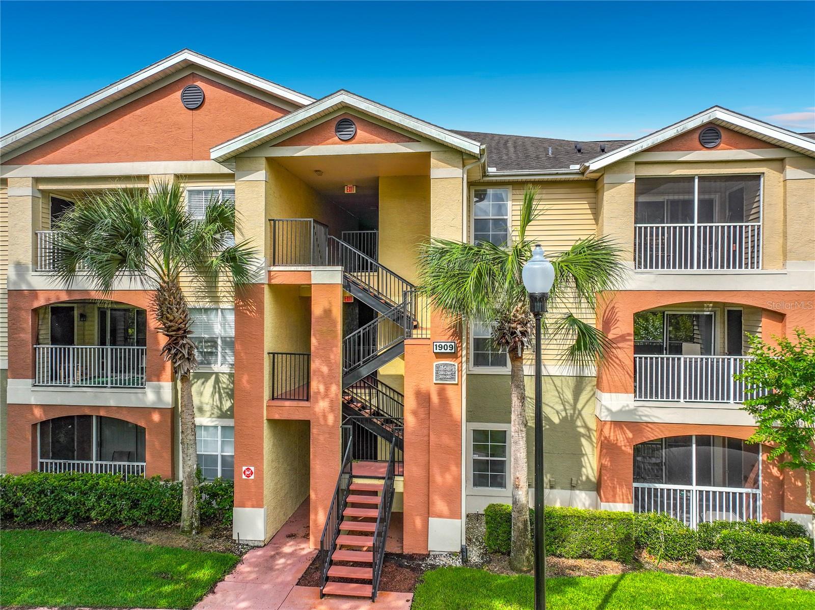 1909 SUMMER CLUB DRIVE 301