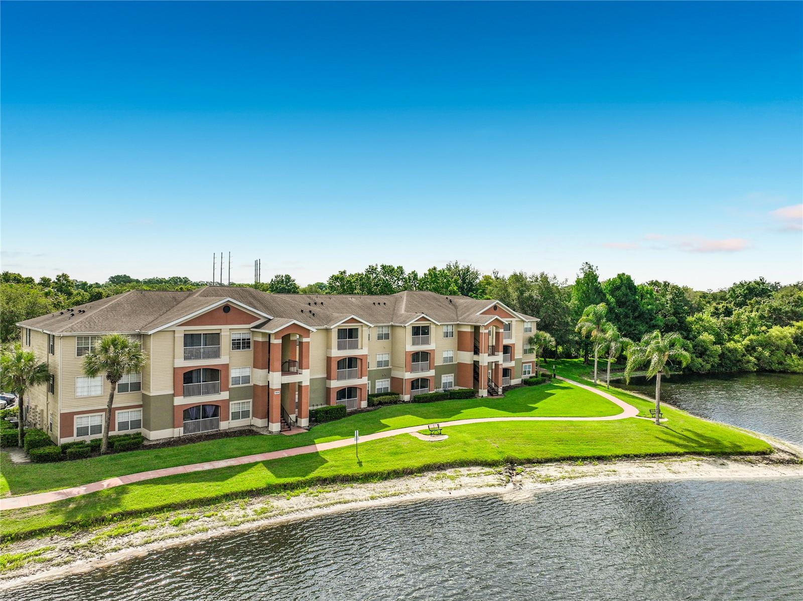 1909 SUMMER CLUB DRIVE 301