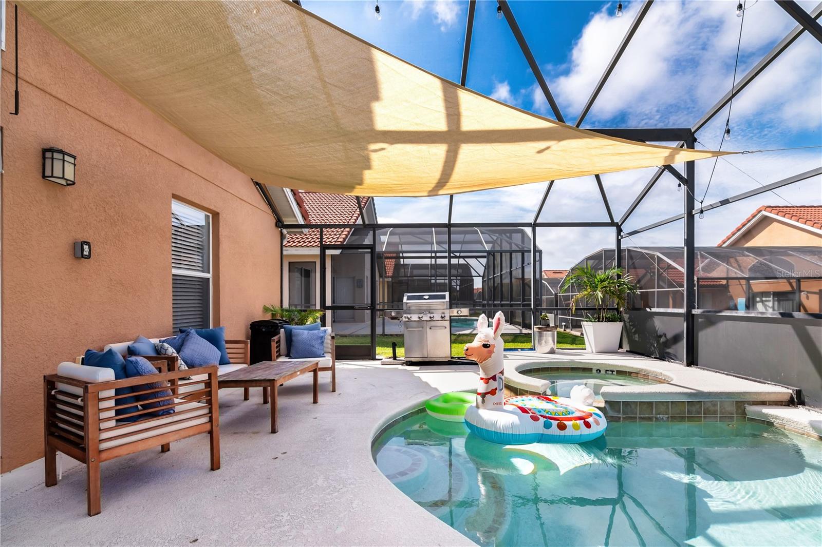 AVIANA PH 01 - Residential