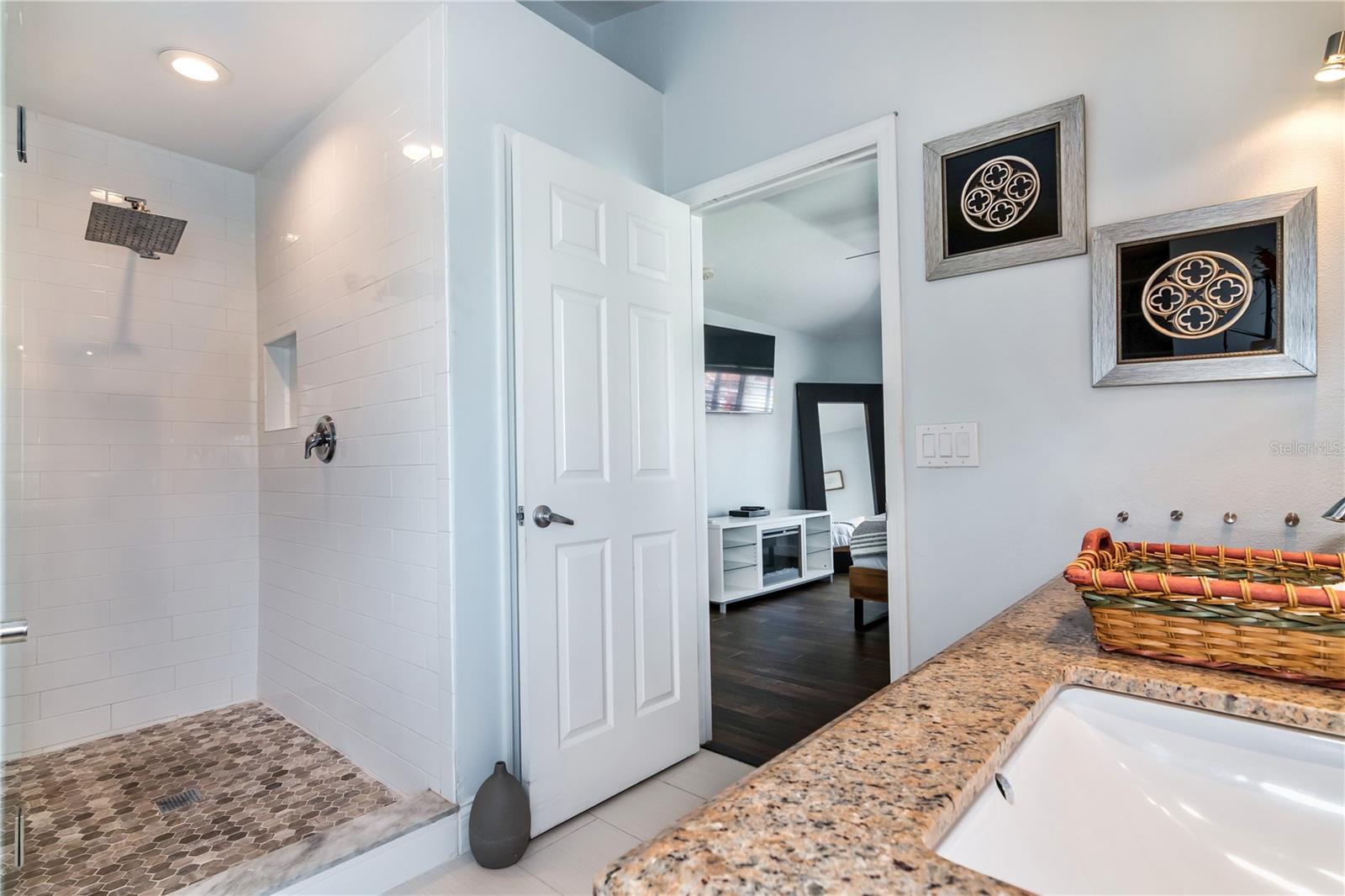 AVIANA PH 01 - Residential