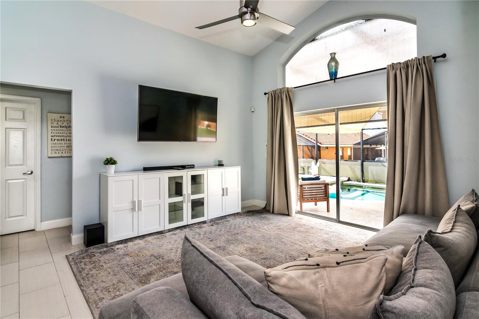 AVIANA PH 01 - Residential