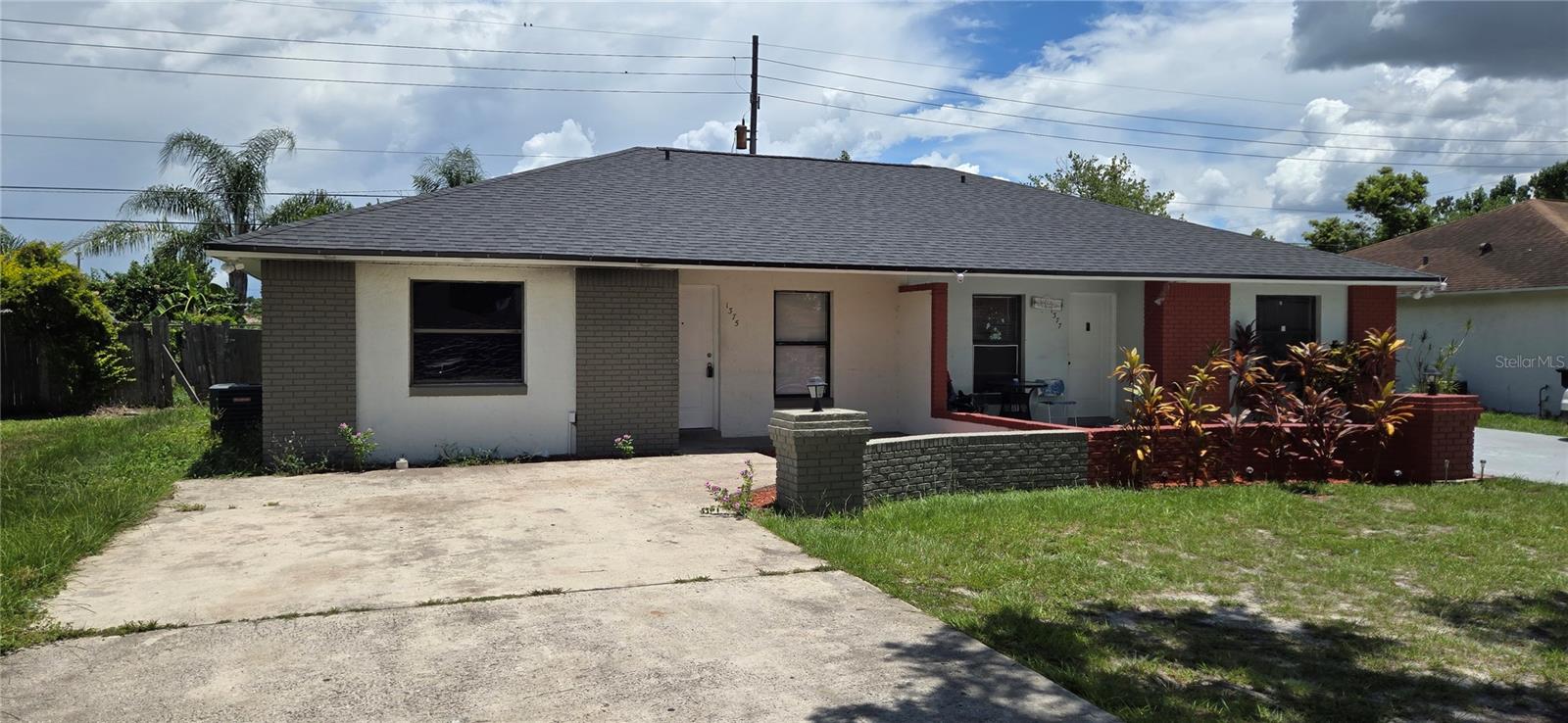 For Rent – 3 Bedroom, 2 Bathroom Duplex in Orlando
This well-maintained duplex offers three bedrooms and two bathrooms with an open living and dining area, a practical kitchen, and tile floors throughout for easy cleaning. The unit includes a private driveway and a fenced backyard, providing comfortable living in a quiet Orlando neighborhood.
Conveniently located close to schools, shopping centers, and major roads with easy access to downtown Orlando.
Requirements:
First month, last month, and security deposit
Liability insurance required
Tenant responsible for utilities and lawn care