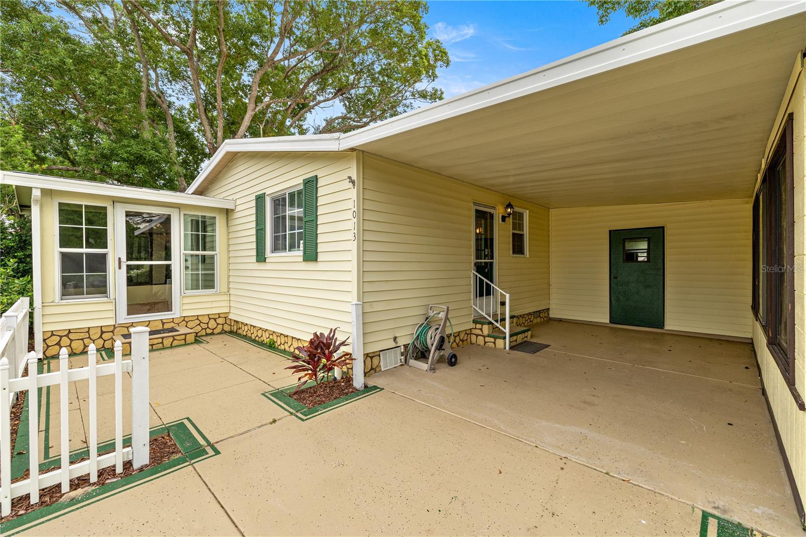 LADY LAKE ORANGE BLOSSOM GARDENS UNIT 06 - Residential