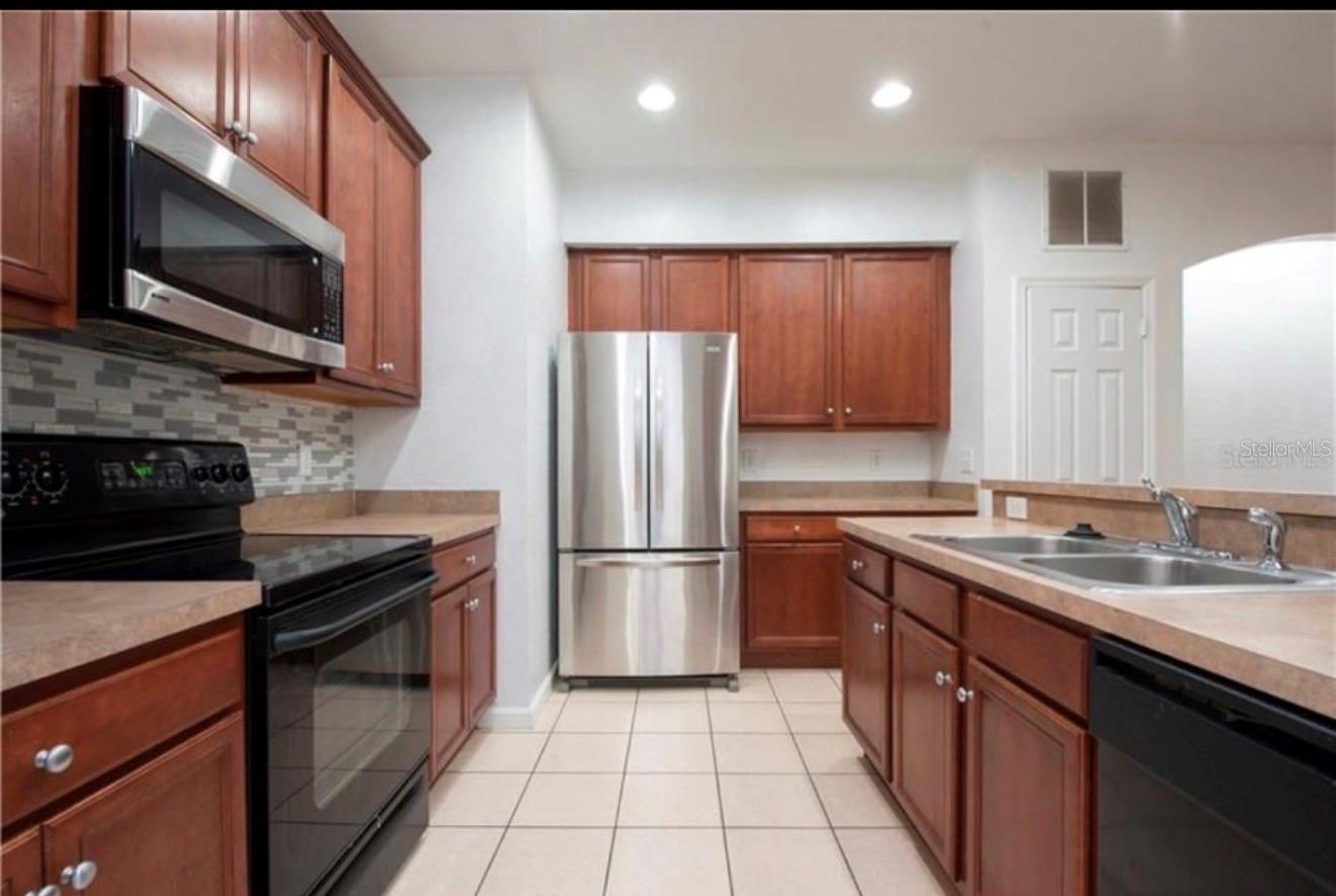 TOWNHOMES OF FLORA RIDGE - Residential Lease