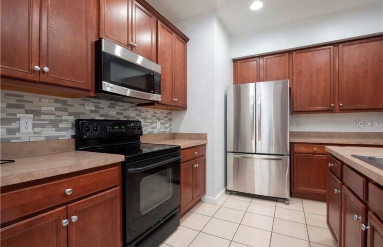 TOWNHOMES OF FLORA RIDGE - Residential Lease