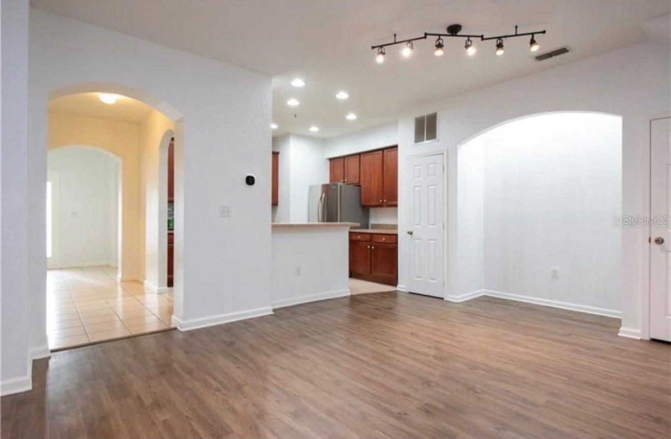 TOWNHOMES OF FLORA RIDGE - Residential Lease