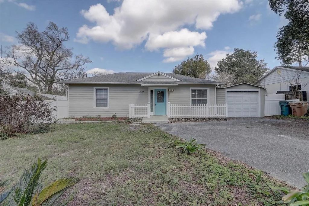 Photo of 1129 NE 12th Street, Ocala, FL 34470 (MLS # O6381215)