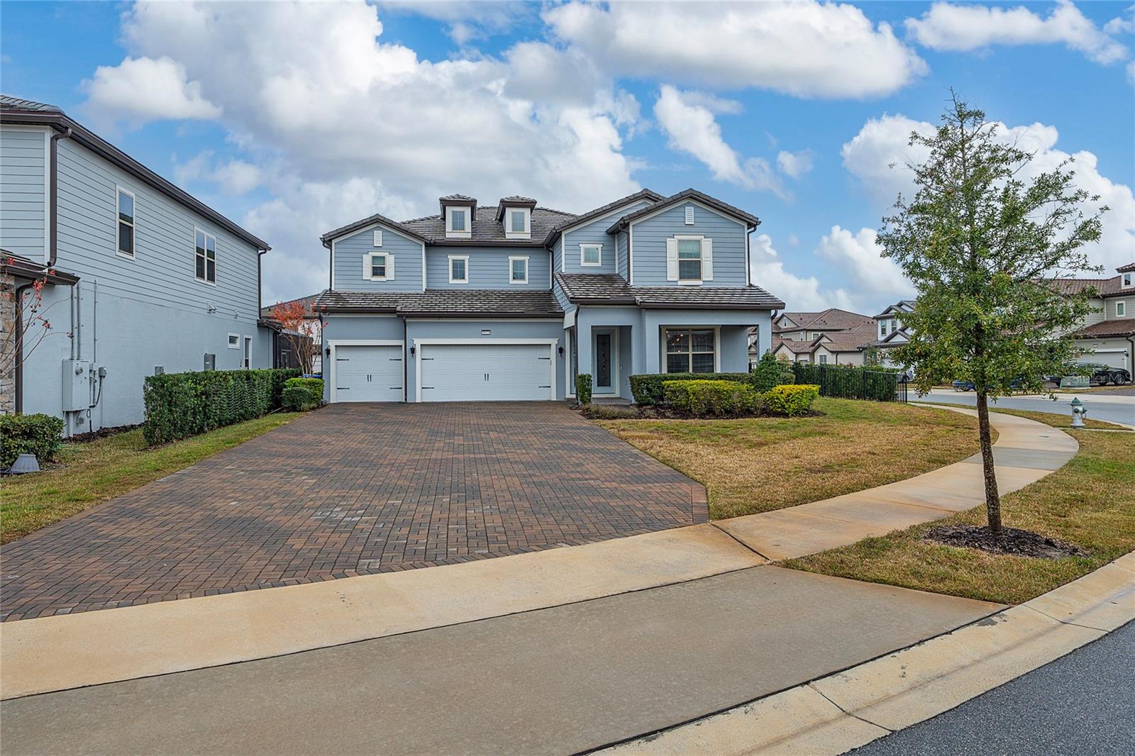 8024 LEAF GROVE CIRCLE