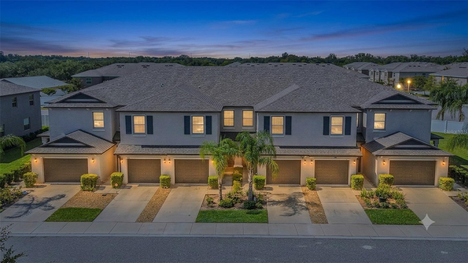 Photo 1 of 32 — 817 ROYAL EMPRESS DRIVE, RUSKIN, FL 33570