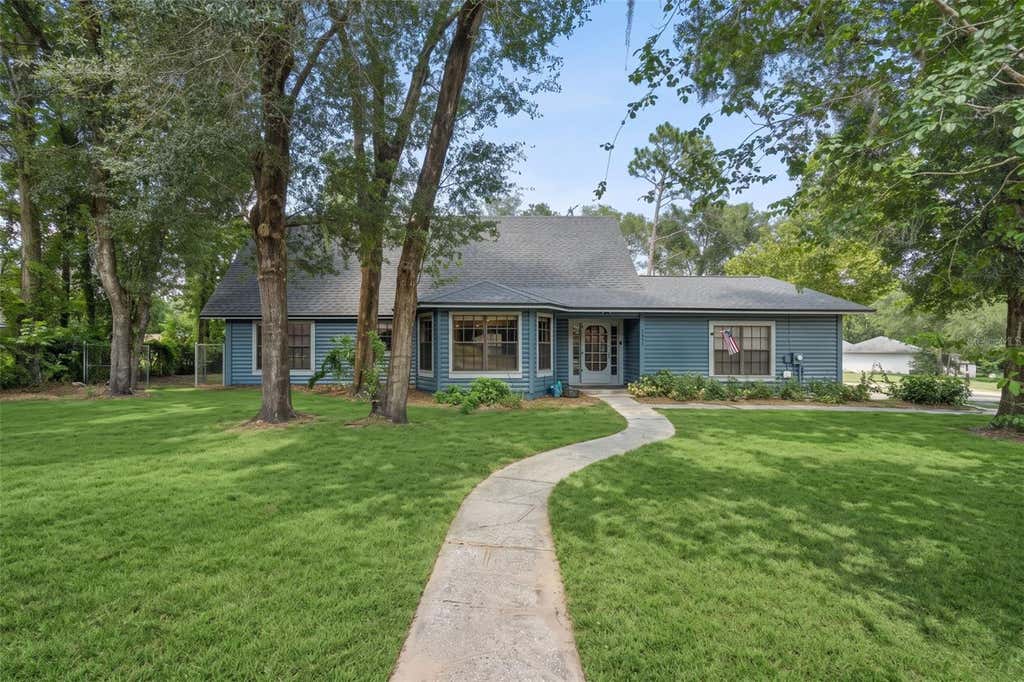 Photo of 25911 Aberdovey Avenue, Sorrento, FL 32776 (MLS # O6427895)