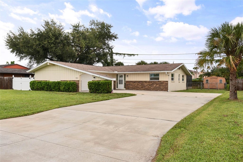 Photo of 517 Peach St, Venice, FL 34285 (MLS # A4708968)