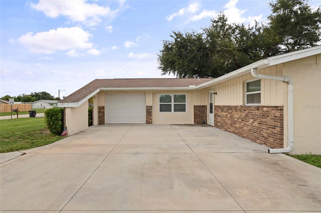 Photo of 517 Peach St, Venice, FL 34285 (MLS # A4708968)