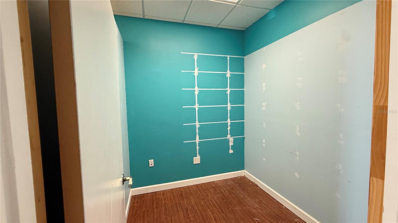 SEA CREST SHOPPING CENTER - Commercial Lease