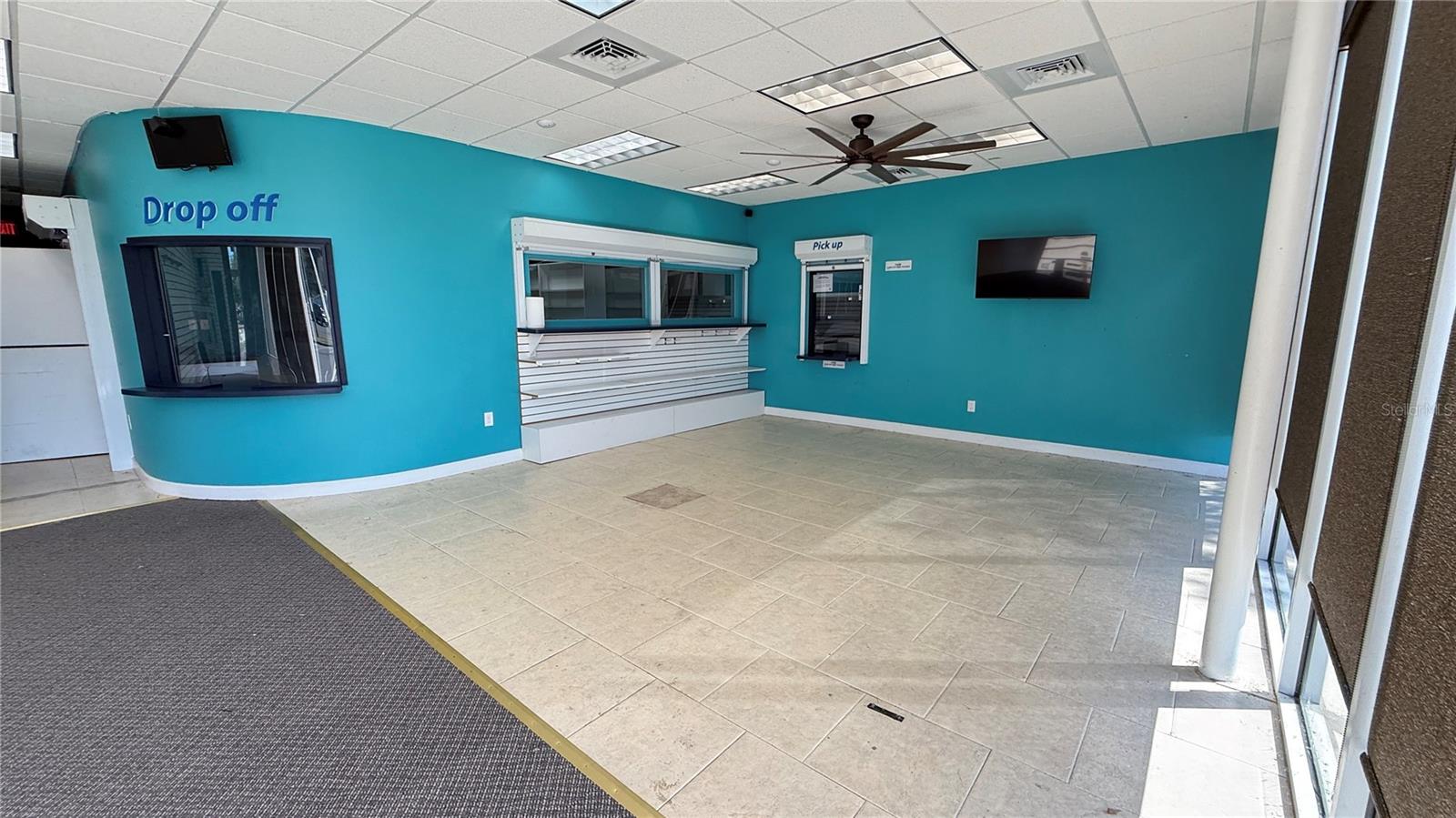 SEA CREST SHOPPING CENTER - Commercial Lease