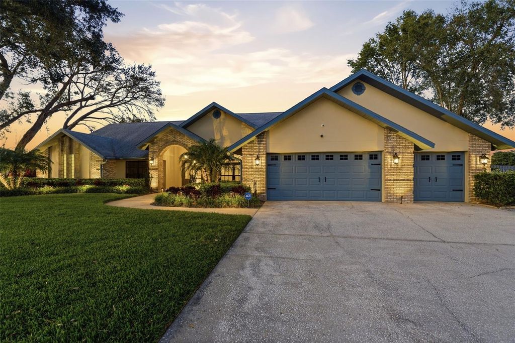 Photo of 3612 Sugar Loaf Lane, Valrico, FL 33596 (MLS # TB8469294)