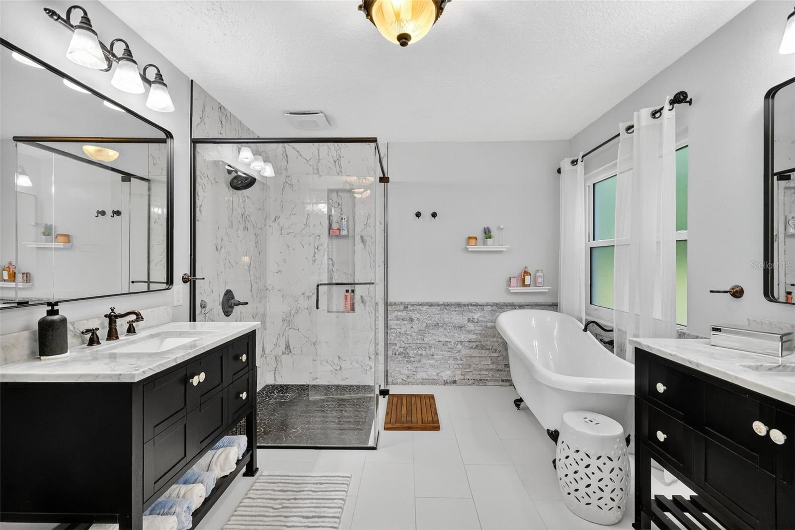 ROLLING OAK ESTS - Residential