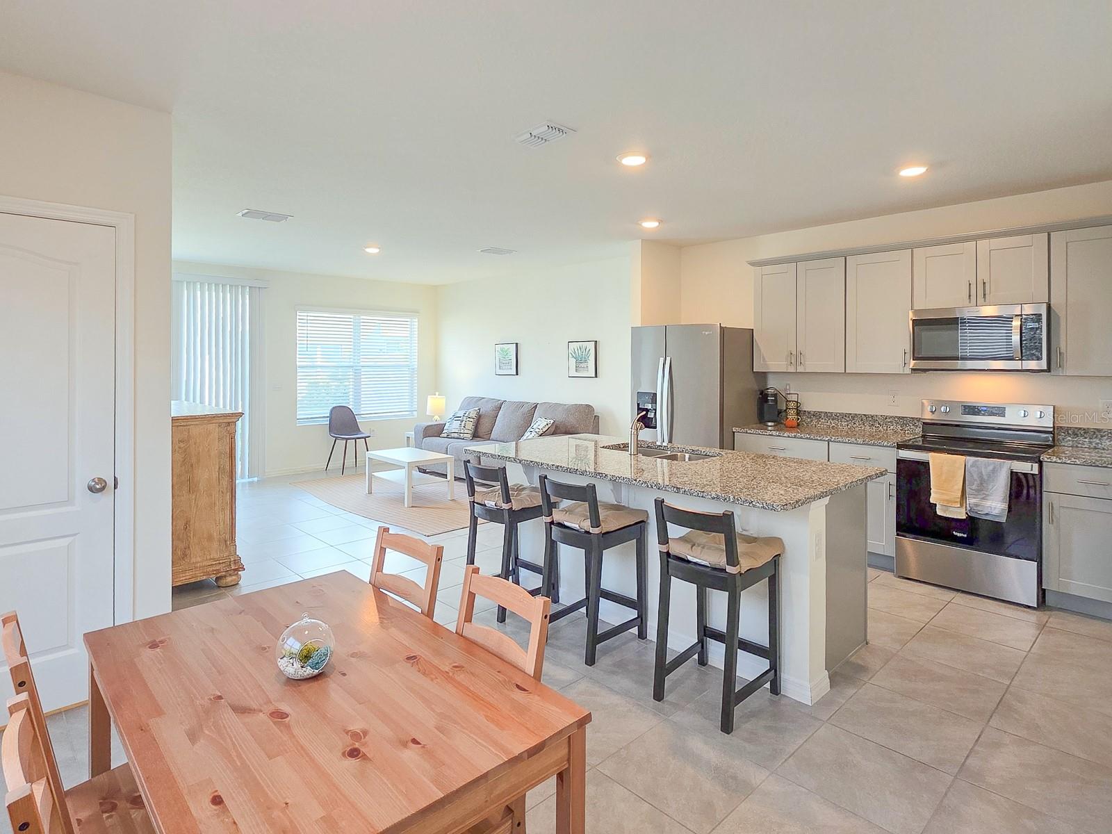 BELLA OAKS - Residential