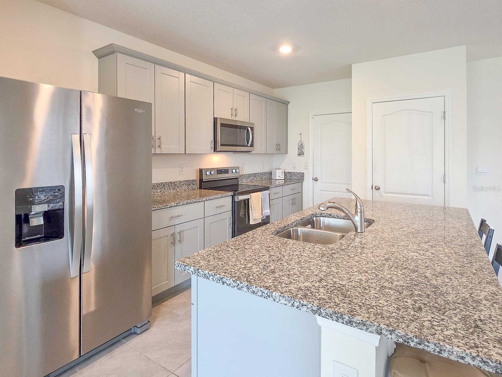 BELLA OAKS - Residential