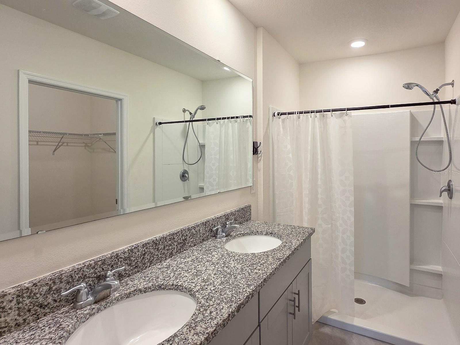 BELLA OAKS - Residential