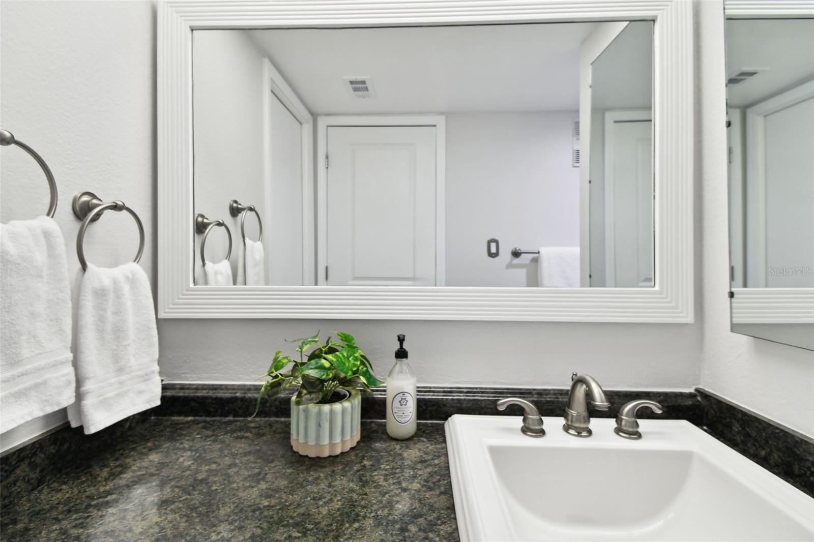 ISLAND TOWERS - Residential