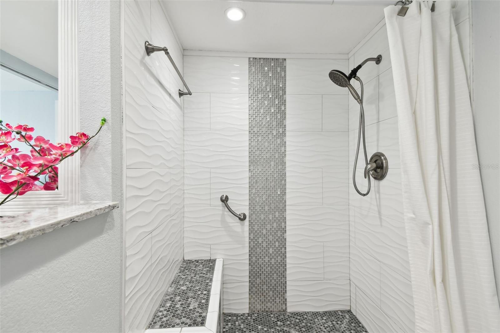 ISLAND TOWERS - Residential