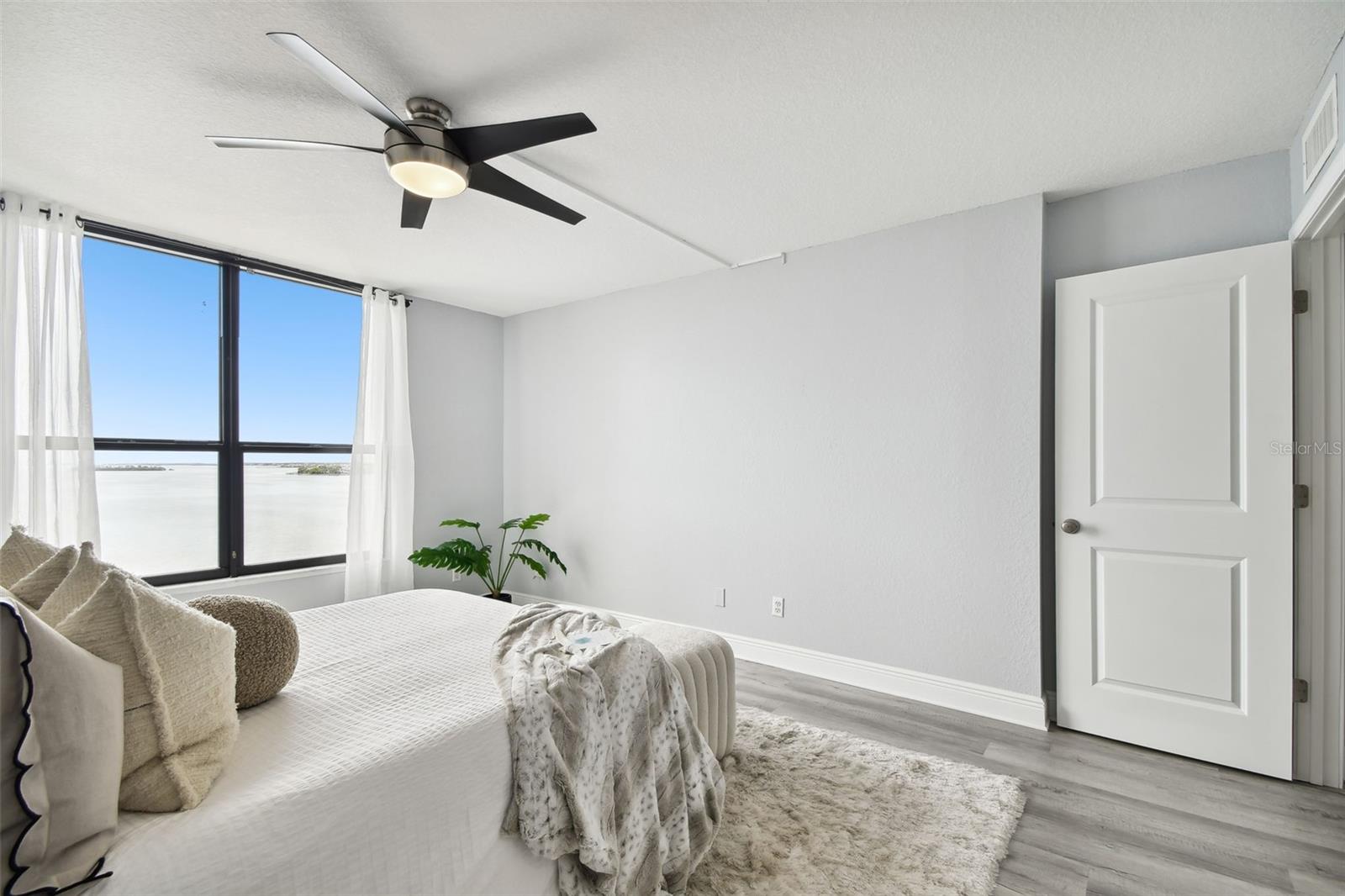 ISLAND TOWERS - Residential