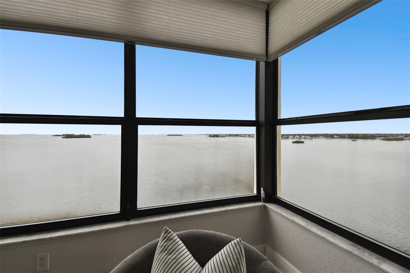 ISLAND TOWERS - Residential