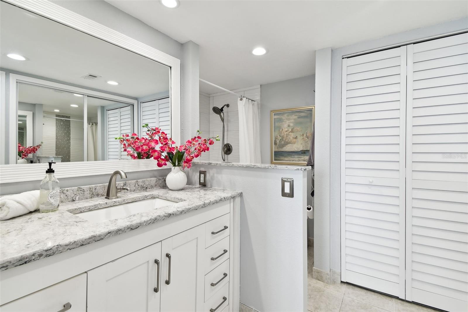 ISLAND TOWERS - Residential