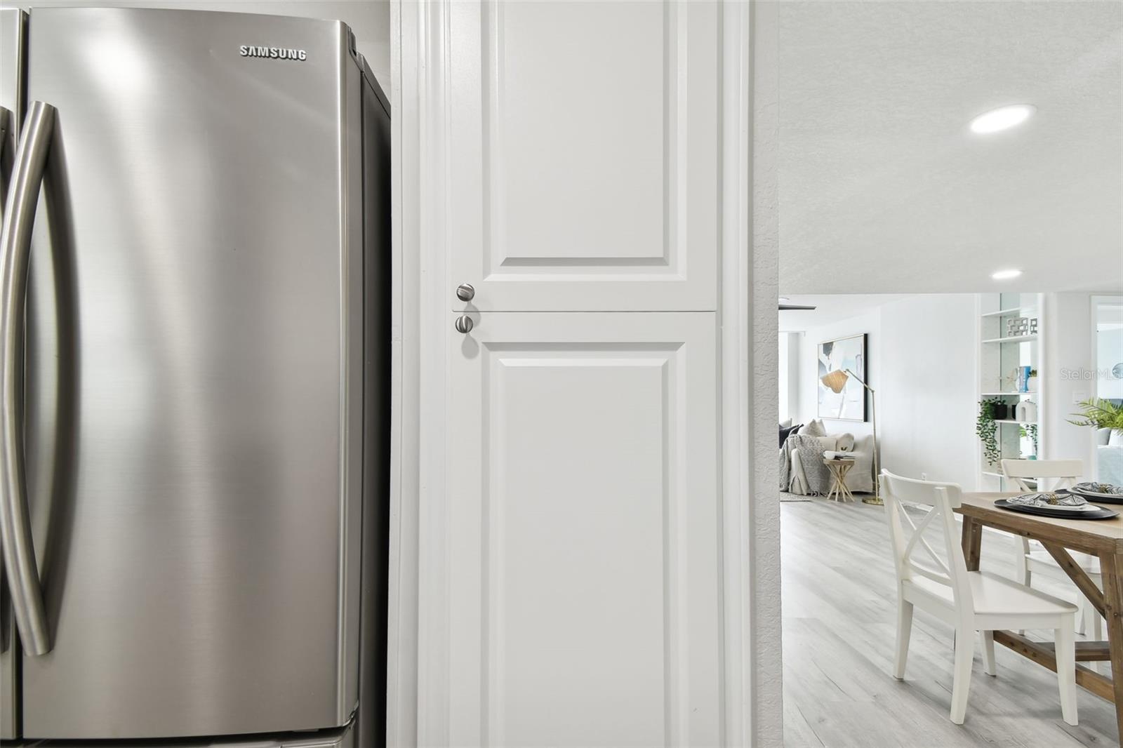 ISLAND TOWERS - Residential