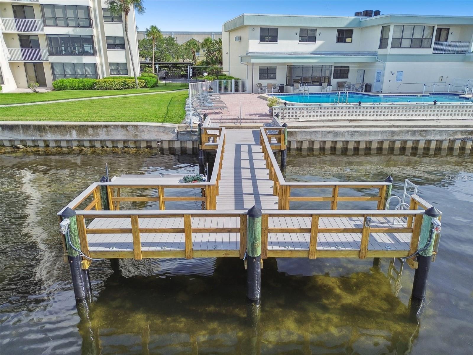 ISLAND TOWERS - Residential