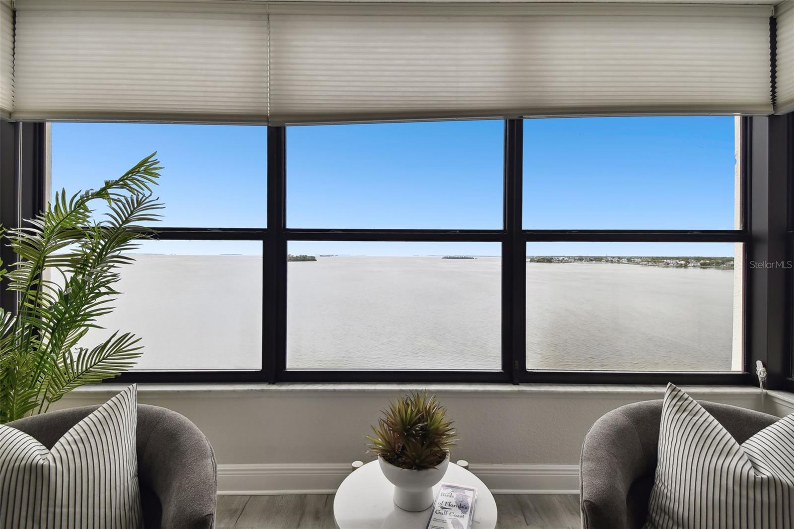 ISLAND TOWERS - Residential