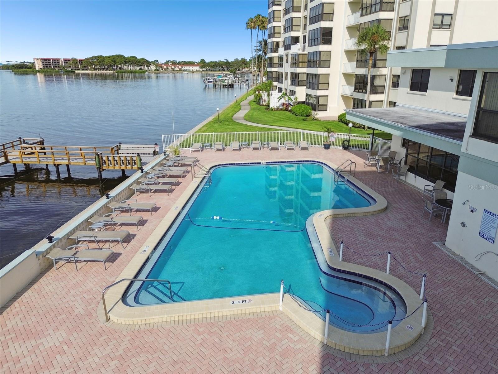 ISLAND TOWERS - Residential