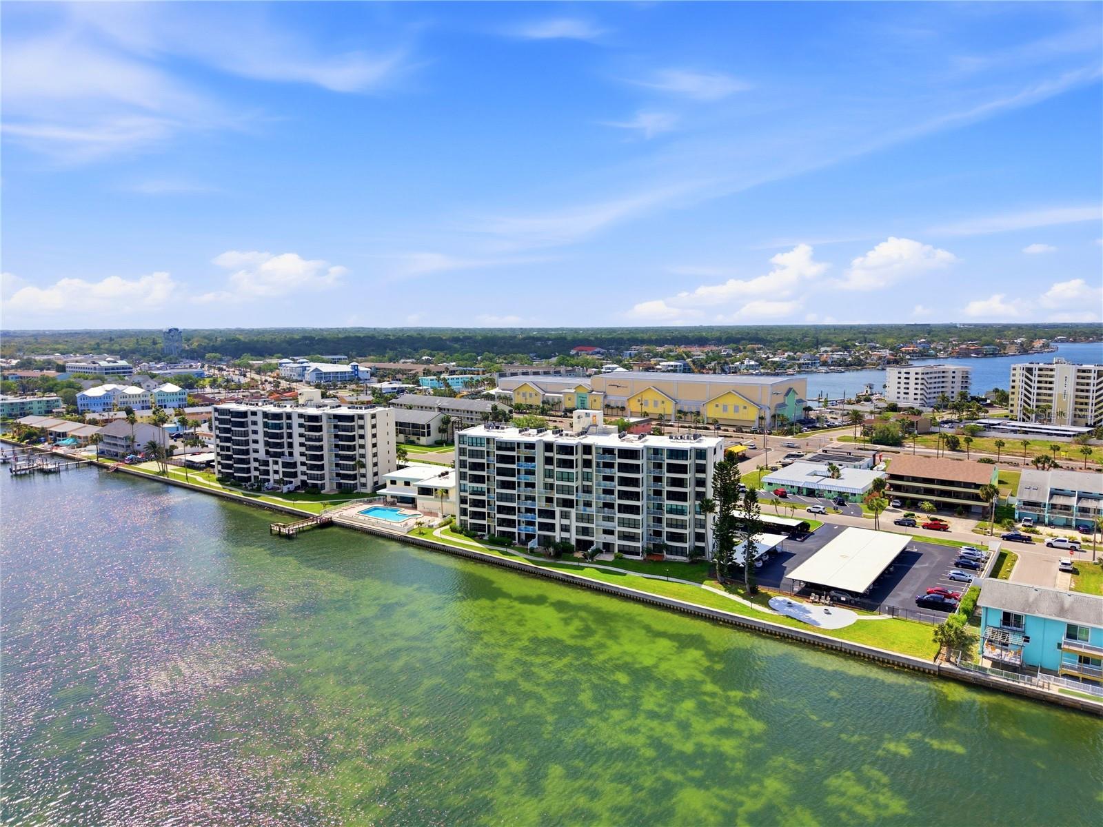 ISLAND TOWERS - Residential