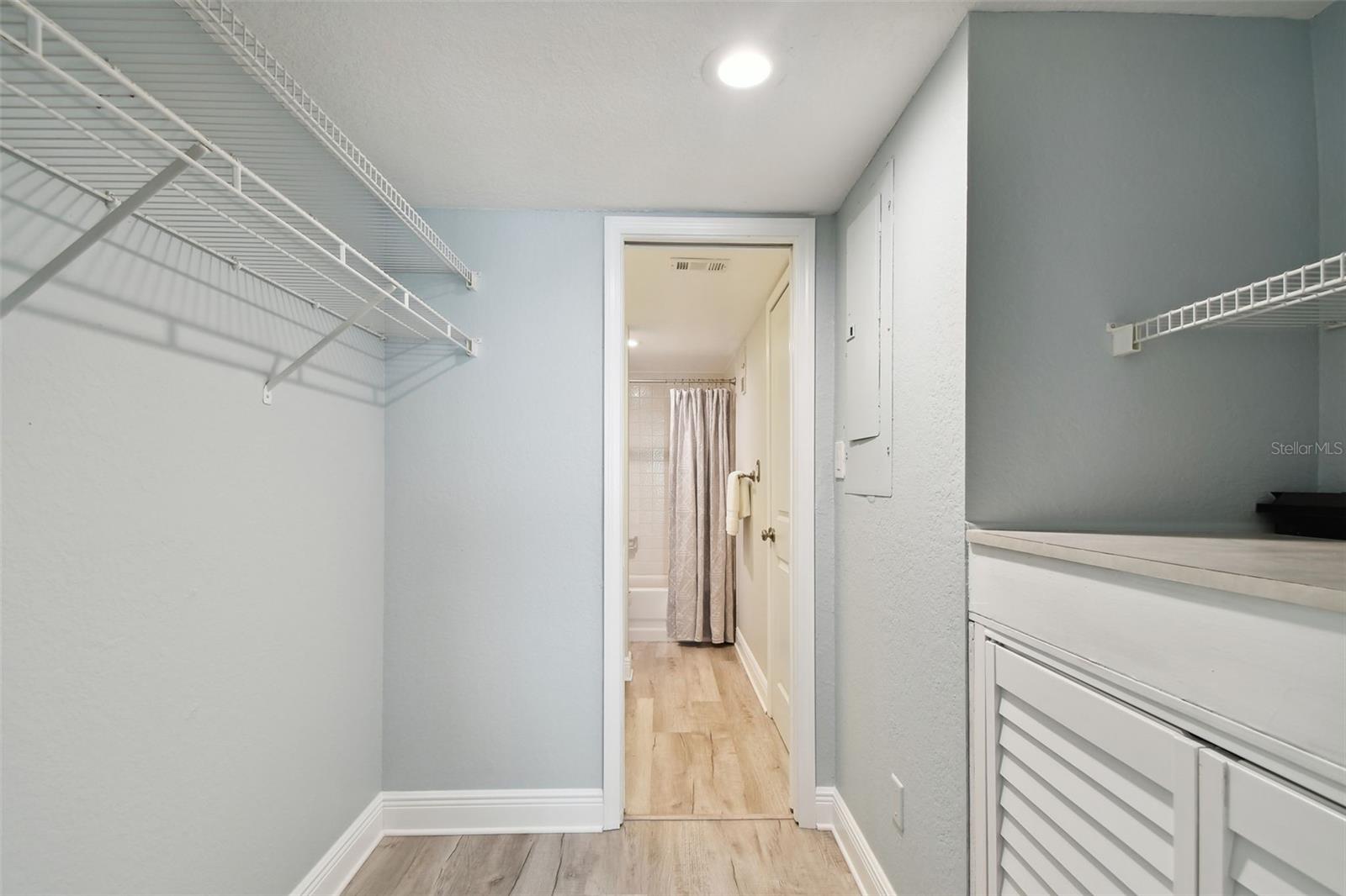 ISLAND TOWERS - Residential