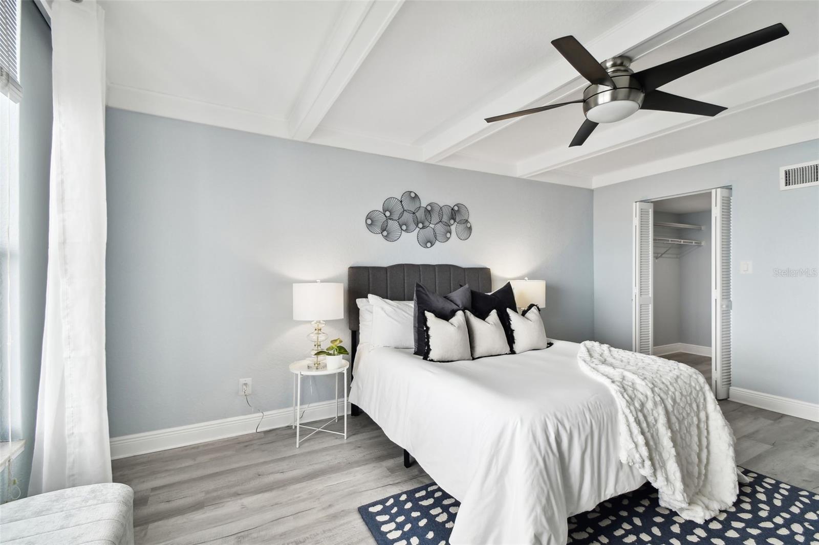 ISLAND TOWERS - Residential