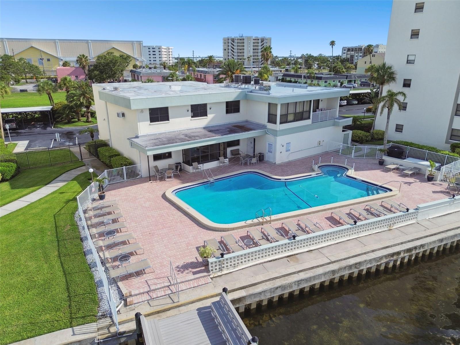 ISLAND TOWERS - Residential