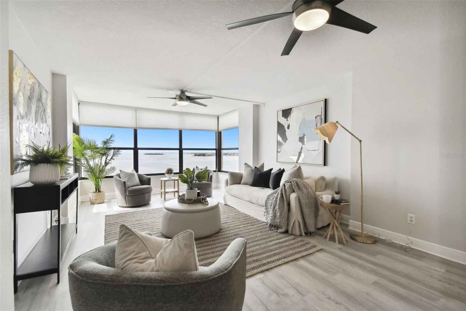 ISLAND TOWERS - Residential