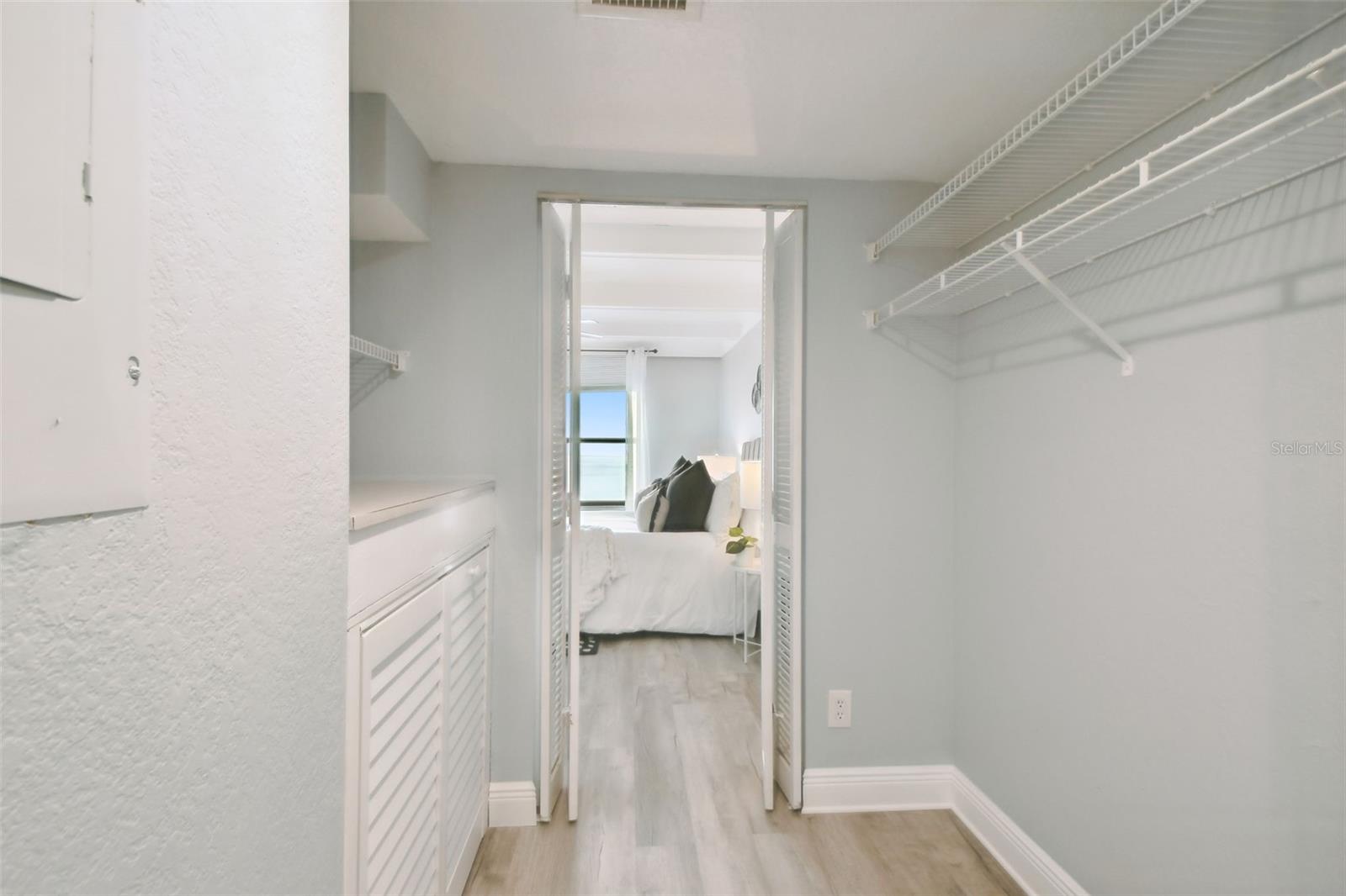 ISLAND TOWERS - Residential