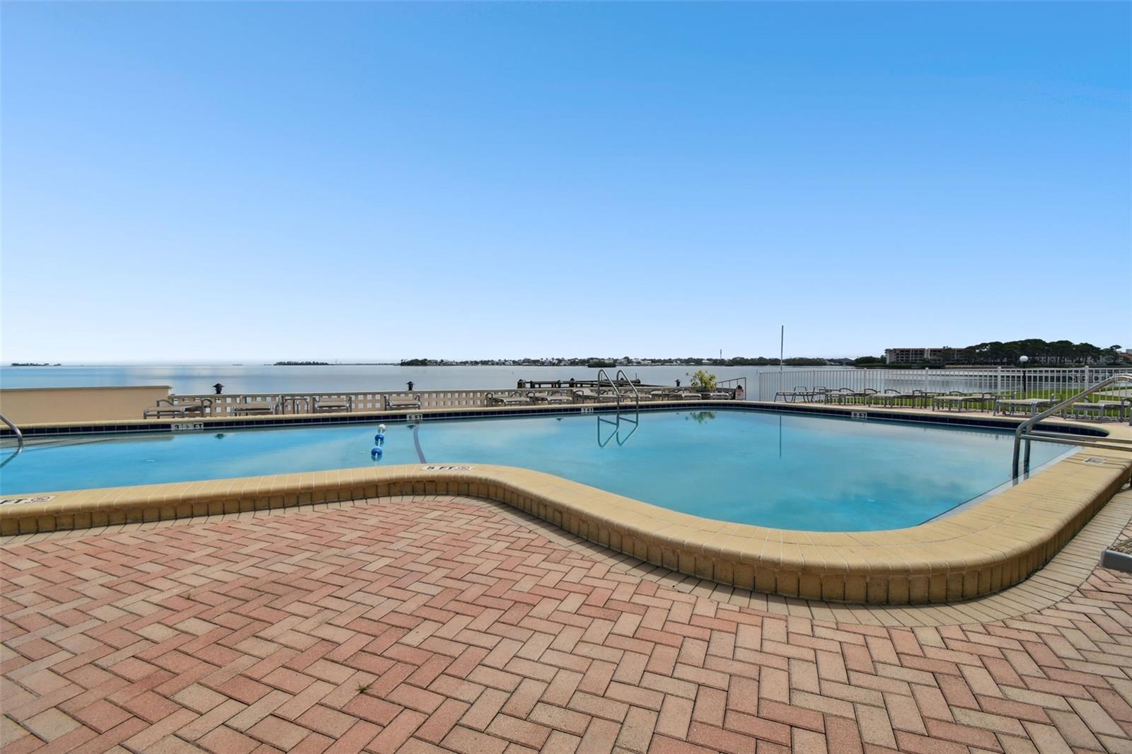 ISLAND TOWERS - Residential