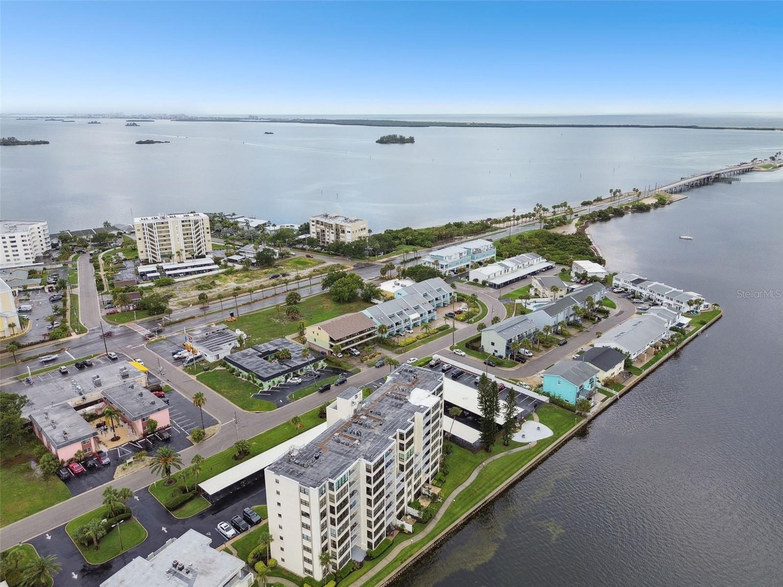 ISLAND TOWERS - Residential