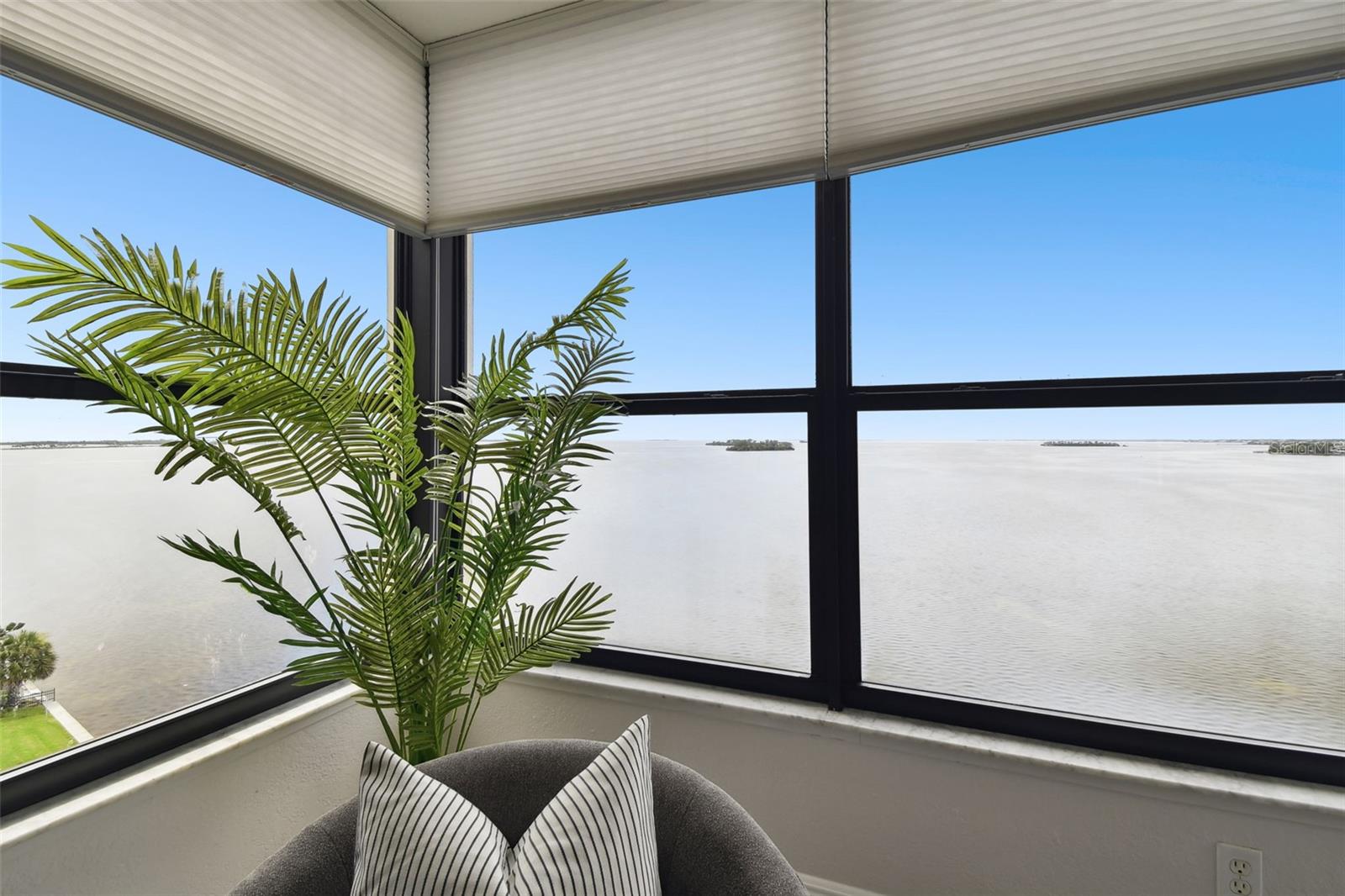 ISLAND TOWERS - Residential