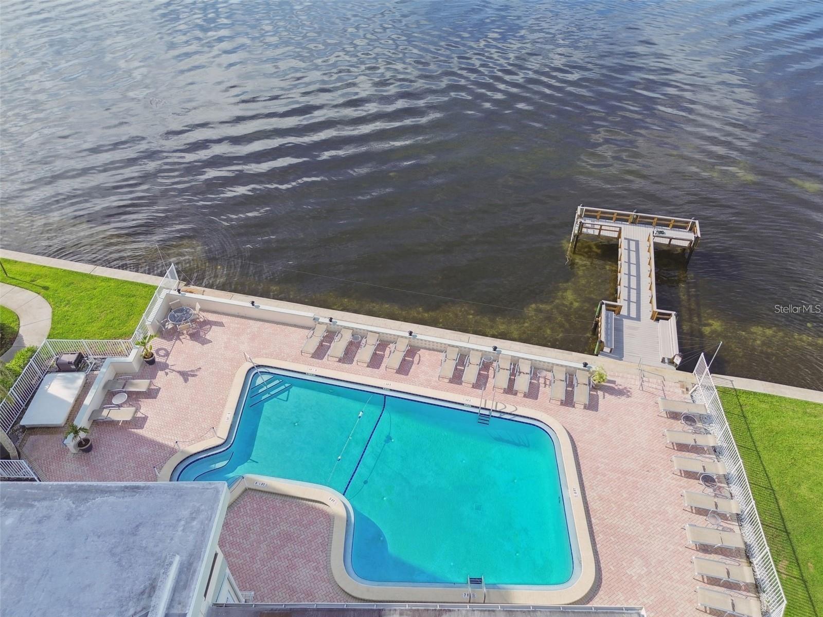 ISLAND TOWERS - Residential