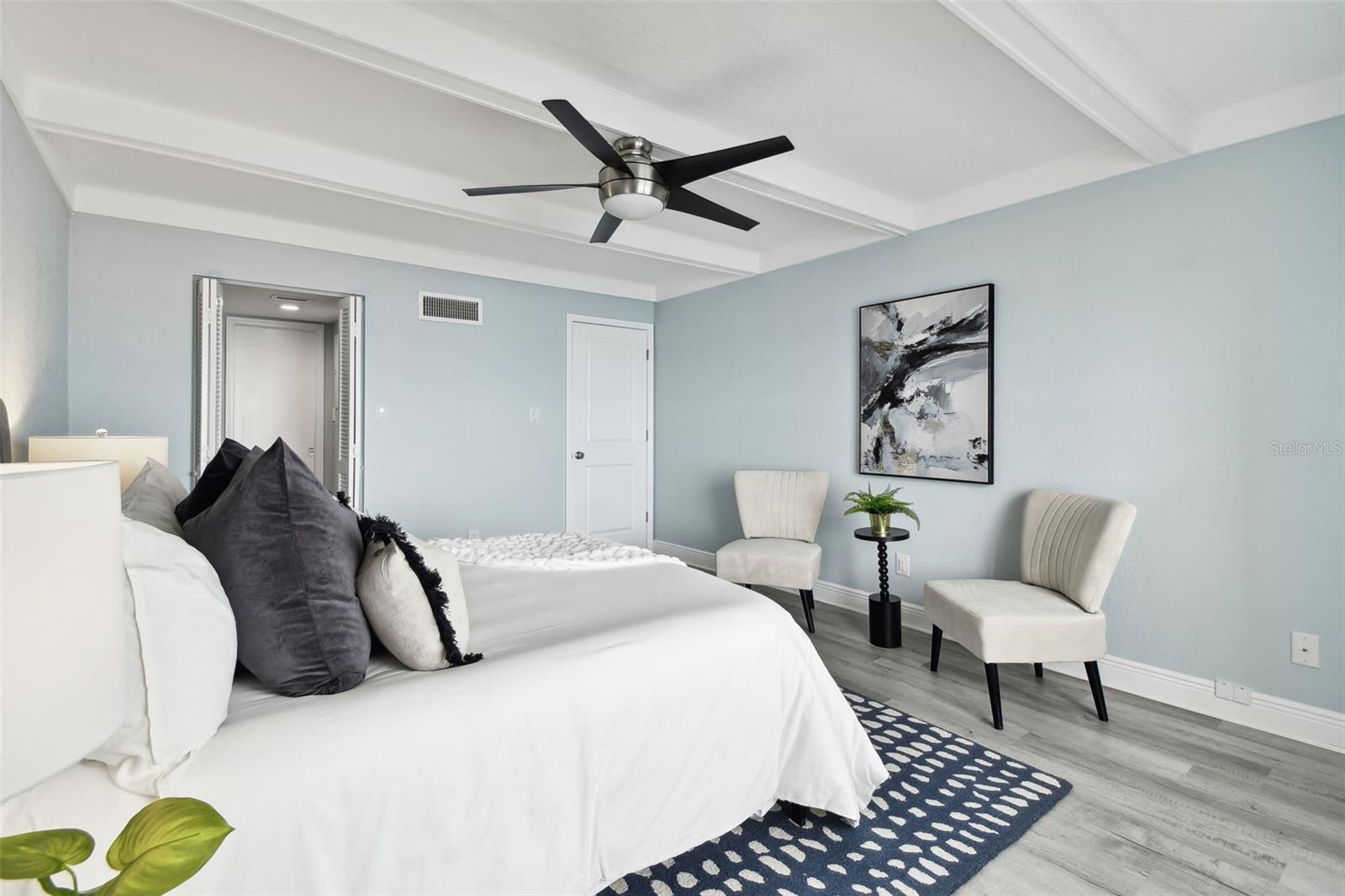 ISLAND TOWERS - Residential