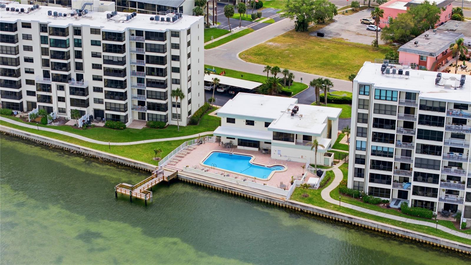 ISLAND TOWERS - Residential