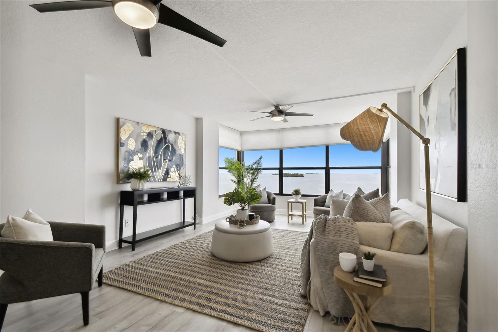 ISLAND TOWERS - Residential