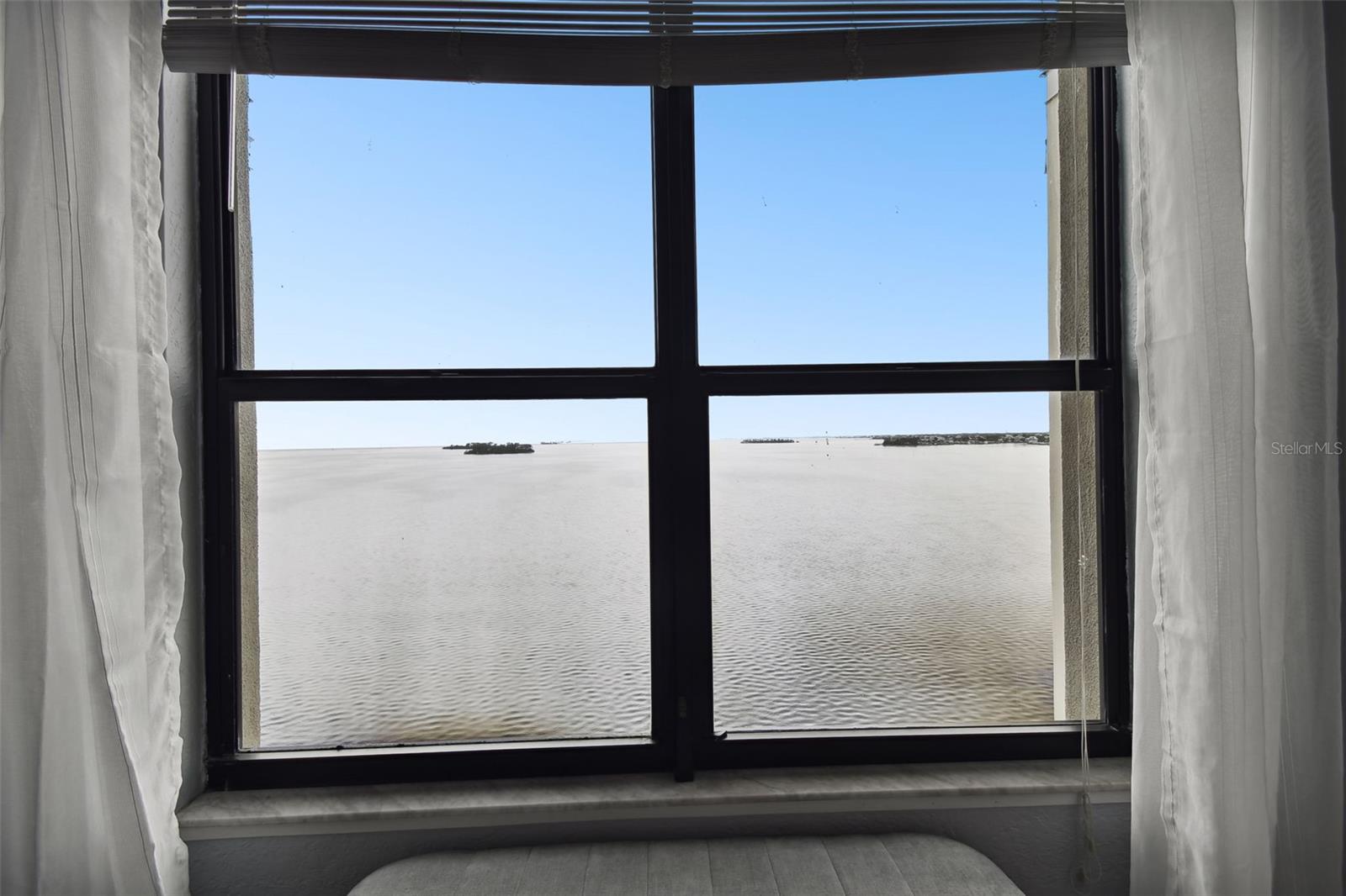 ISLAND TOWERS - Residential