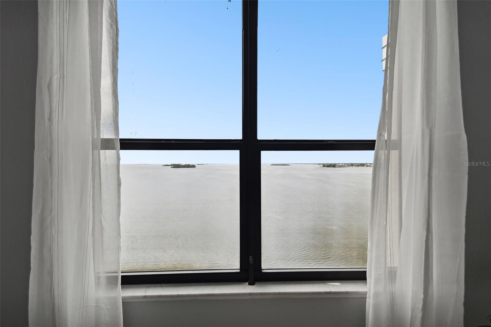 ISLAND TOWERS - Residential