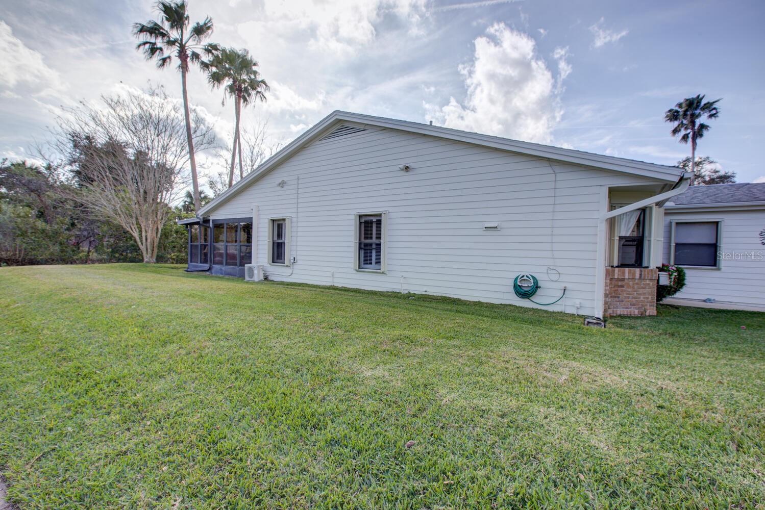 848 PINE SHORES CIRCLE