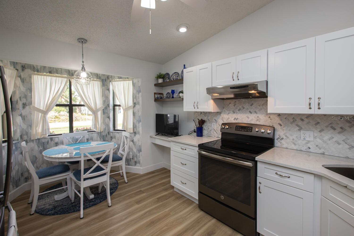 848 PINE SHORES CIRCLE