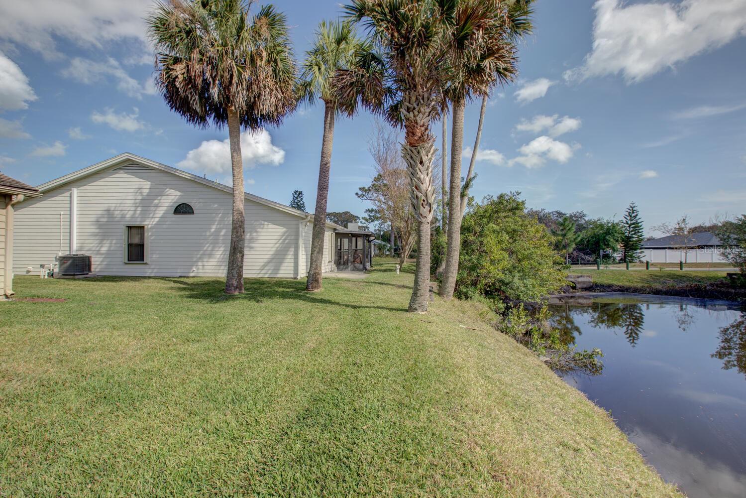 848 PINE SHORES CIRCLE